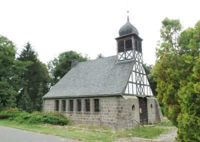 Michaeliskirche Jämlitz Kirchengemeinde Gablenz 2024 Vorderansicht